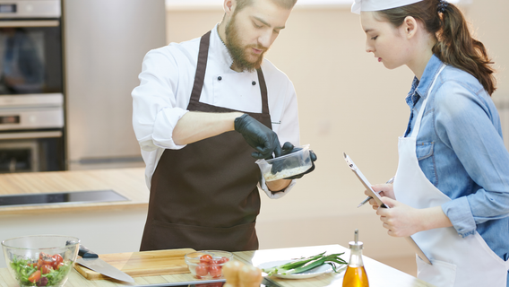 10 Must-Have Food Safety Checklist Steps for Restaurants and Caterers